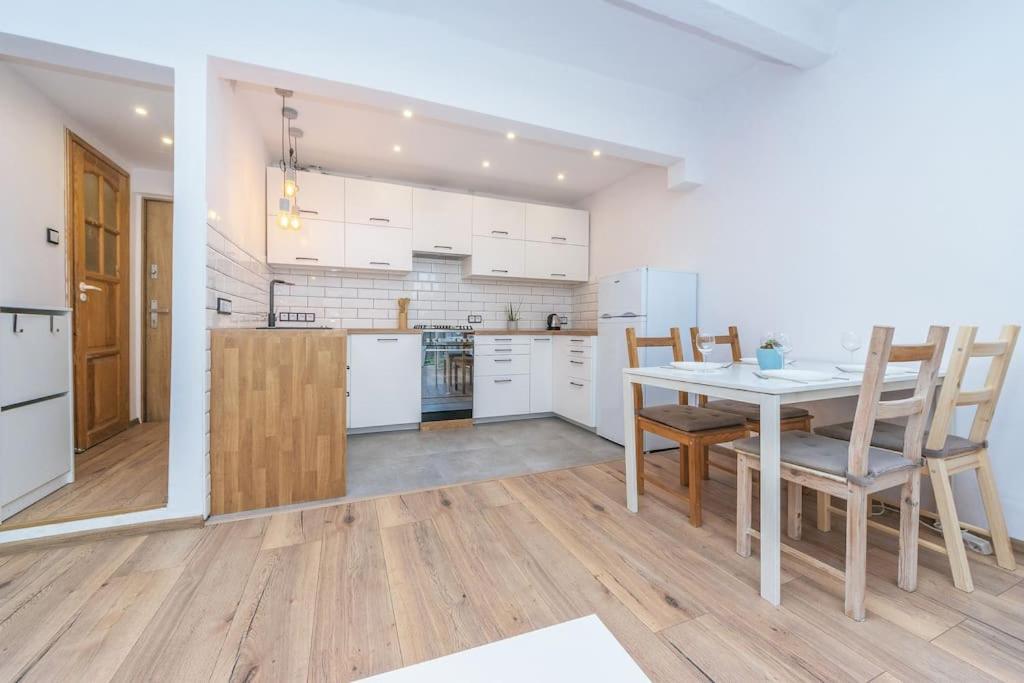 Hello Apartments Brzezno Dworska グダニスク エクステリア 写真